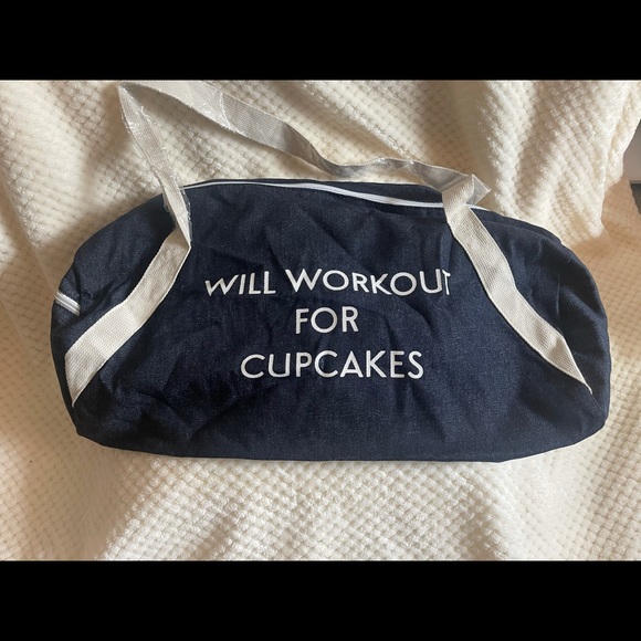Handbags - 3 Items under $15 for $25 ⭐️ Will work for cupcakes. Gym bag